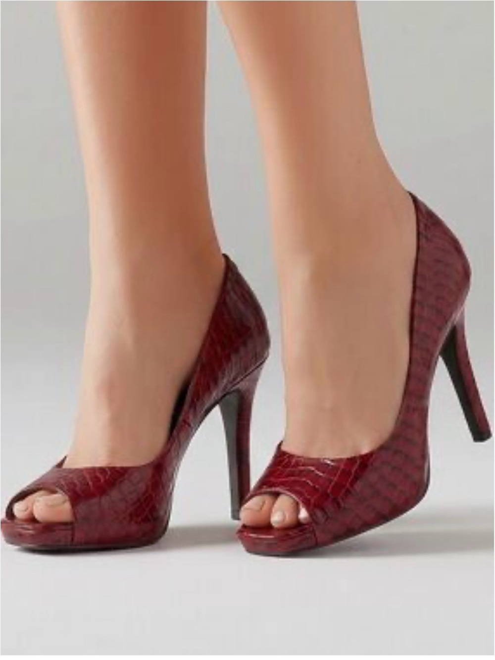 Jessica Simpson scarlet crocodile skin stiletto. Size 9. peek a boo toe.